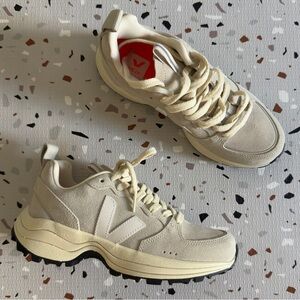 Veja Venturi Suede Natural White Size US 6 EUR 37